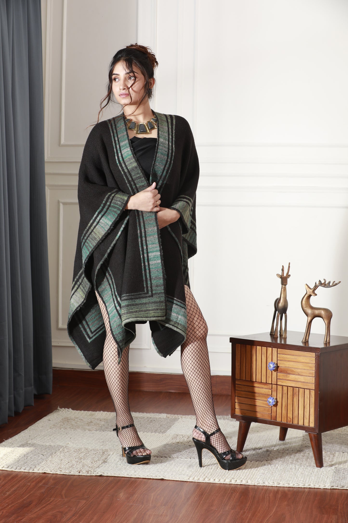 Black Emerald Reversible Cape